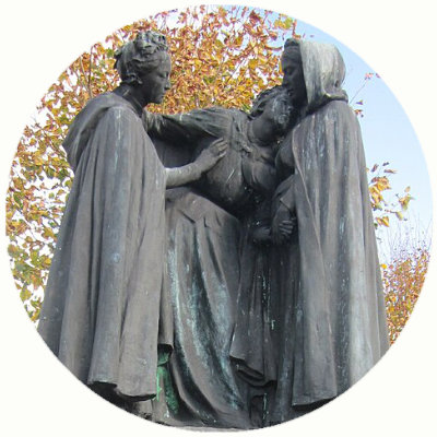‘Moedersmart’ - Dit monument gedenkt de 2 miljoen geallieerde doden, gewonden, gevangenen en vermisten in de 4 jaar durende loopgravenoorlog.