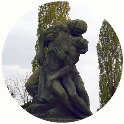 Graftombe voor de gesneuvelde soldaten - Dit monument gedenkt gevallenen in WOI: 110 Oostenrijkers, 450 Hongaren en 2.800 soldaten afkomstig uit o.a. Slowakije.